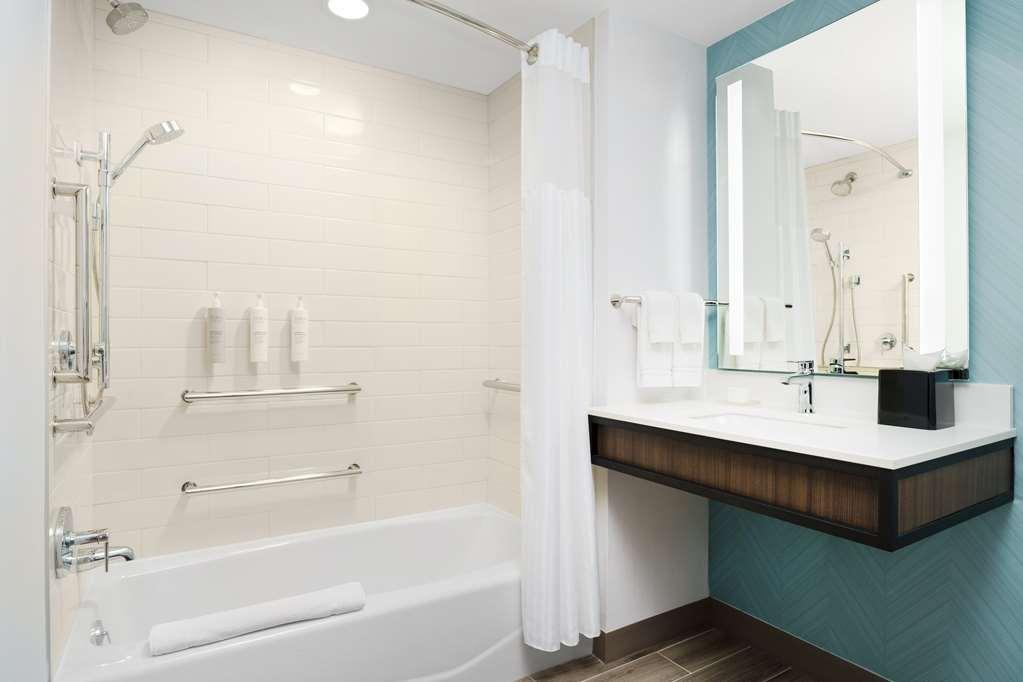 Hilton Garden Inn Лейк Мери Стая снимка